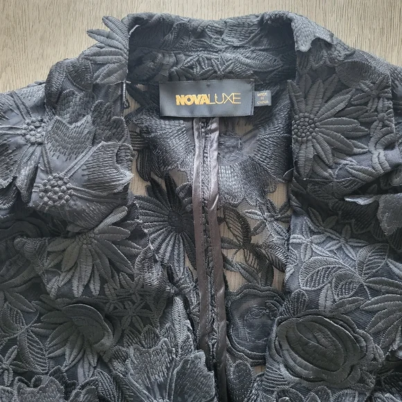 NWOT Black Floral Lace 3-D Applique Embroidery 1 Button Textured Blazer Sz XL - Picture 14 of 16
